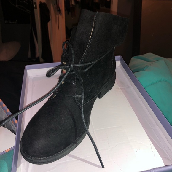 Booties - Picture 5 of 5